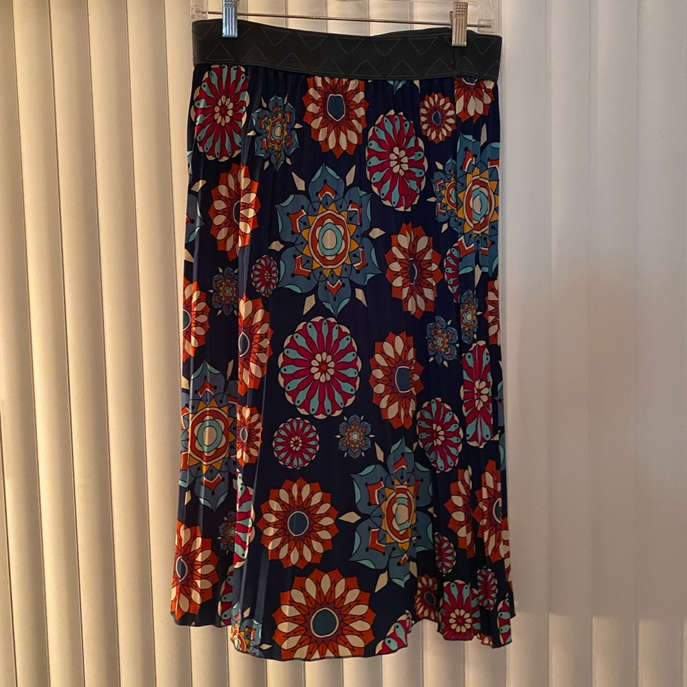 Boho style lulaRoe Jill pleated skirt size S